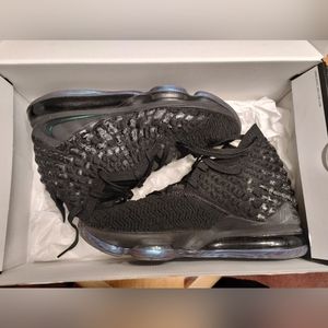 Lebron XVII black/black